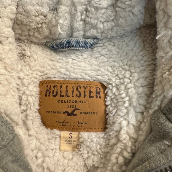 Hollister Denim Jacket with Sweatshirt Sleeves & Hood in Gray , Size S, Used - Picture 4 of 5